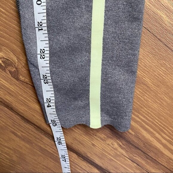 Lululemon Iviva leggings Girl Sz 14 ( Women Sz 2) - Picture 7 of 10